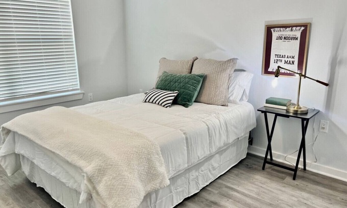 College Station House | NEW - 4 Bedroom Townhome