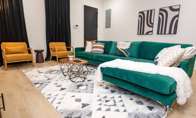 Tulane - Gravier House | New 5 bedroom 3 1/2 bathroom near bourbon St, walking distance Caesar Superdome