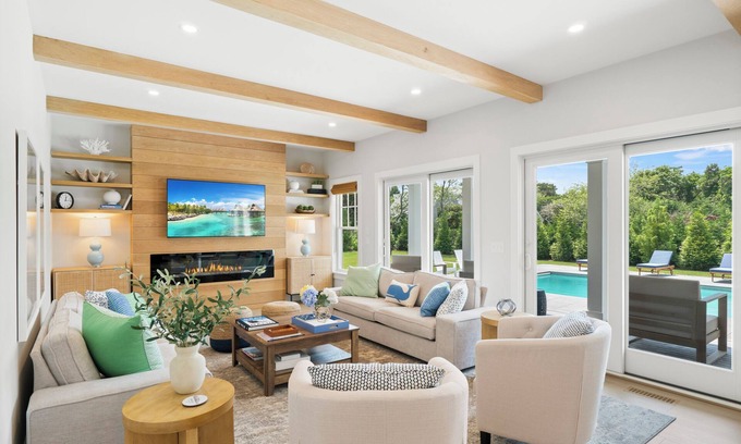 Nantucket House | NEW 6-bd home - heated POOL & JEEP. Surfside/south of town