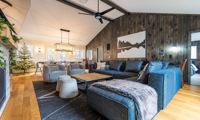 Massanutten House | New 6 bedroom Massanutten home with 3 king beds steps from all the attractions