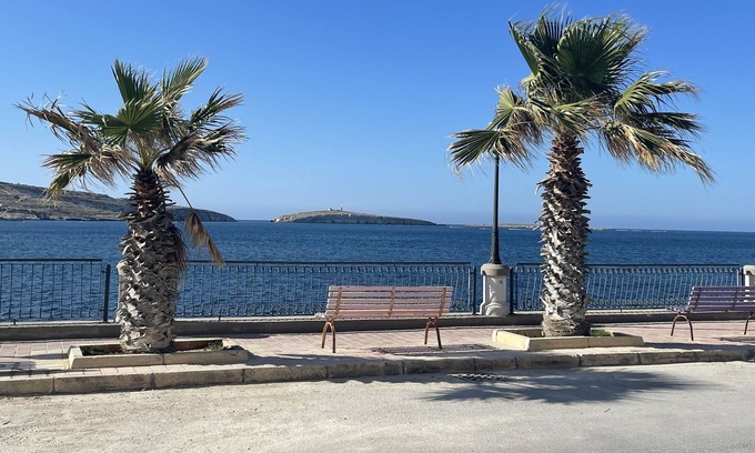 St. Paul's Bay Apartment | New and Comfortable 7SUN apartment near sandy beach