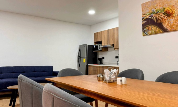 Quito Apartment | New Apartment Lightning-Fast WiFi and Metro Access