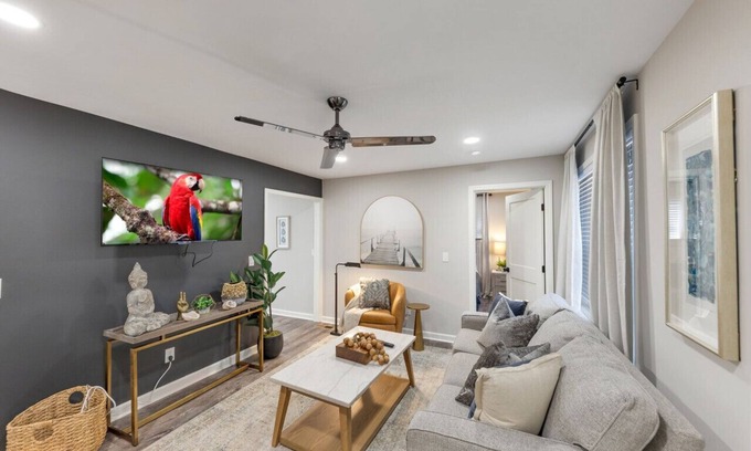 Marietta House | NEW - ATH - Marietta Square Area - 3BR - Fenced (Parkview)