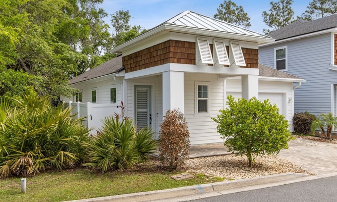 Fernandina Beach House | NEW! Avail July 26-Aug. 30-Day Rates Only. Walk to Beach Along Egans Greenway
