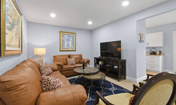 Singer Island Condo | NEW BEACH LISTING, Walk-Beach, Surfing, Scuba, Close-Dining, Wi-Fi