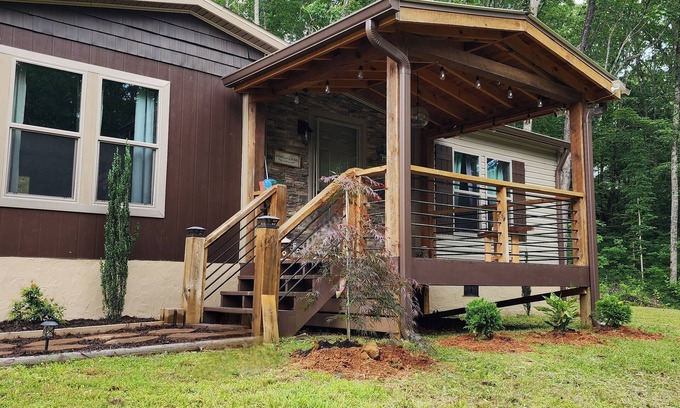Blue Ridge Cottage | New, Beautiful and cozy house