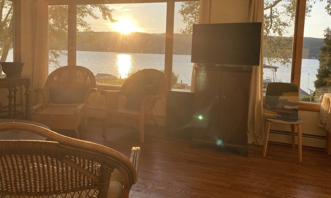 Hammondsport Cottage | NEW Beautiful lakefront cottage on east side of Keuka lake WITH BOAT LAUNCH