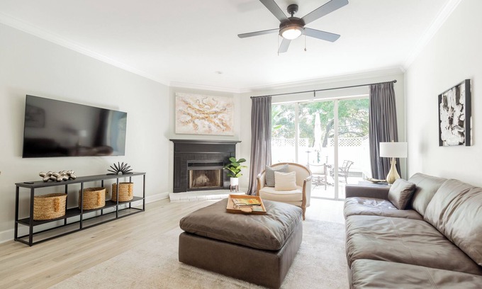 Bayshore Gardens House | New Blue Treasure, 2 blks from restaurants & water