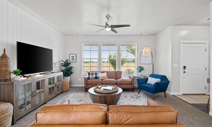 Meridian House | NEW BoHo Cottage w/Arcade room- Pet friendly!