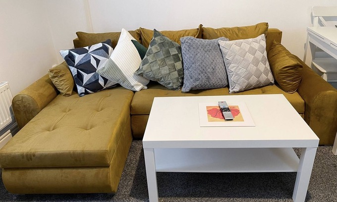 Liverpool Apartment | New Brighton Stay with Free On-Street Parking