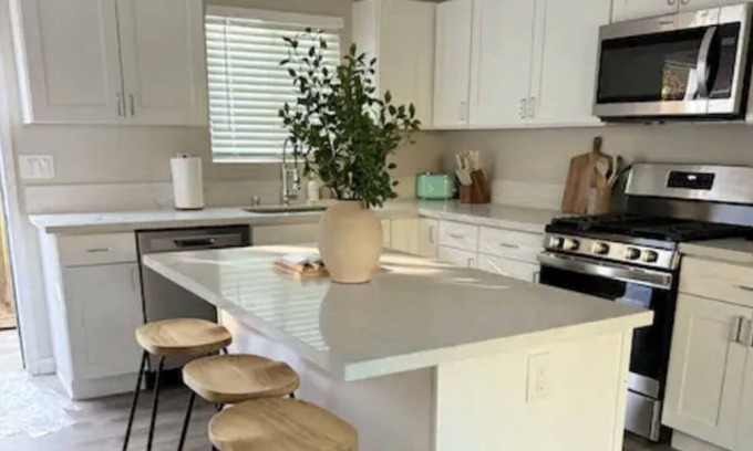 College East House | New Build Private 4 bedroom 2 Bath