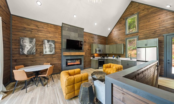Sevierville Cabin | New Cabin/Lakefront Views/Private Lake Access