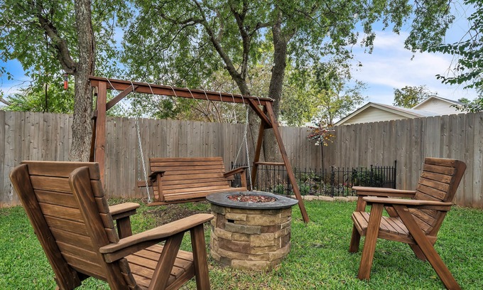 Kerrville Cottage | NEW! Charming Canary Cottage Retreat