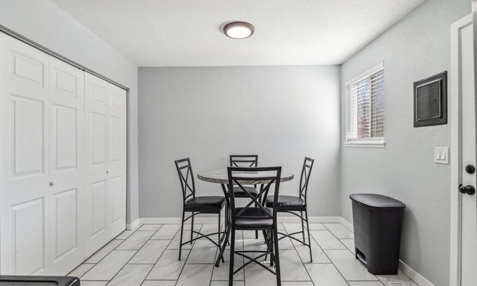 Berkley Apartment | NEW-Close to Confluence Park!