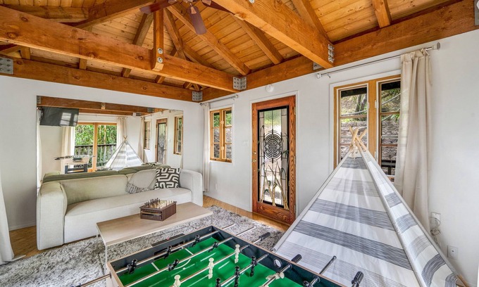 Cardiff-by-the-Sea House | New! Coastal 4 BD Home with Zen Treehouse and Pool
