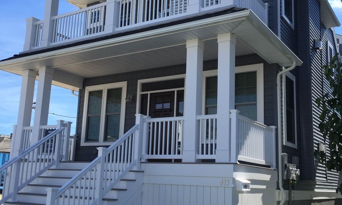 North End House | New construction in 2016. Top floor unit, 3 decks, walk to beach