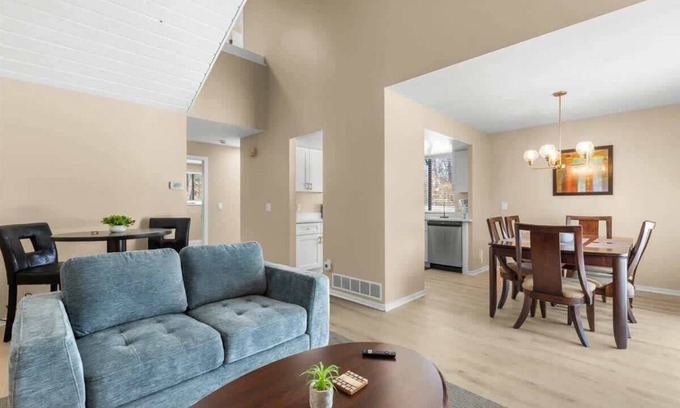 Drayton Plains Apartment | NEW Corp/Bus Townhome New Hudson