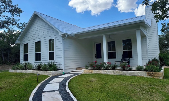 Round Top House | NEW Country Escape | Firepit | 5 Minutes to Round Top