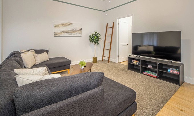 Bozeman Condo | New! Cozy Loft located Downtown Bozeman - Bridger Bliss on Main Street!