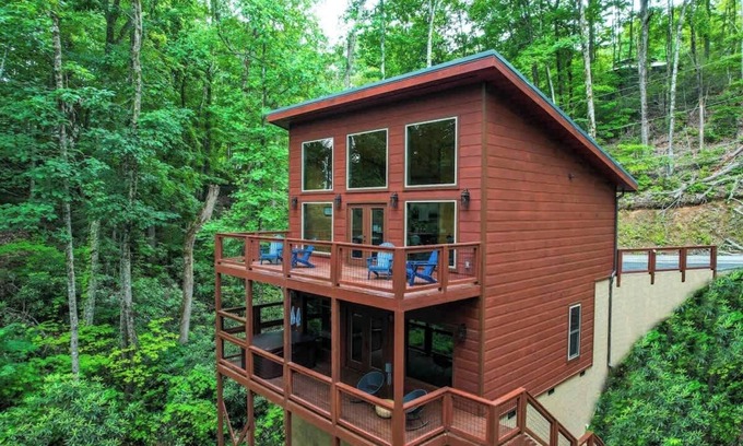 Chalet Village Ski Chalet | New Cozy Mountain Cabin + Hot Tub + Near Downtown