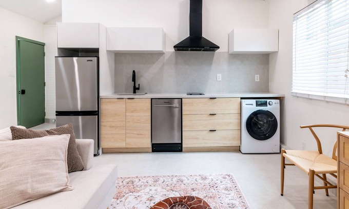 North Hollywood House | NEW Cozy Private Detached Studio in NoHo