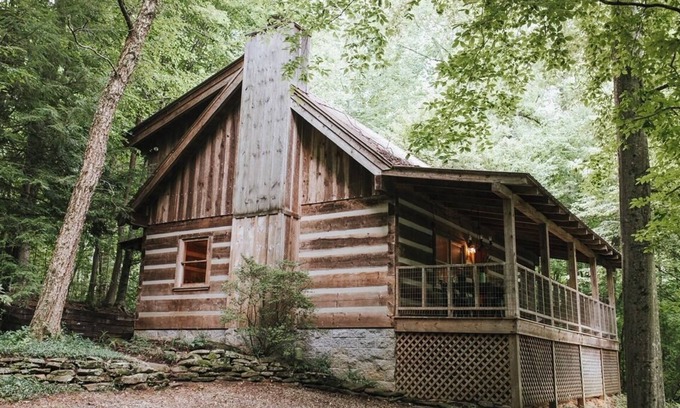 Rockford Cabin | NEW Creekside Hollybrook Cabin- 11 miles to DT Knox, but feels like the smokies!