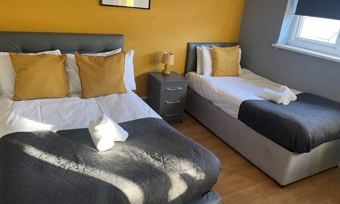 Wolverhampton House | New Cross Hospital ✚ Contractors Stays