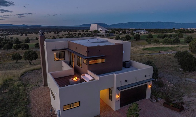 Alto House | New Custom Home with 360 mountain views sitting on #1 golf course in NM!