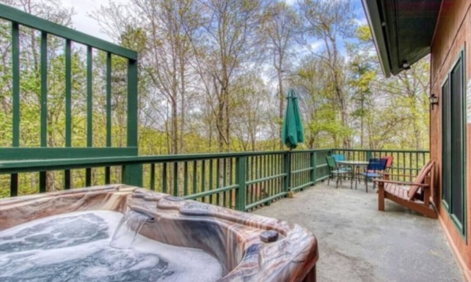 Chalet Village Ski Chalet | New! GBurg Resort Cabin*Hot Tub*Sauna*3 Min to Ober