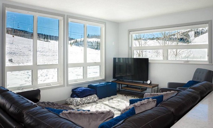 Silvercreek Condo | NEW! Granby Ranch Lookout - 3bd/2ba Ski-in/out Luxury Slope-facing Mountainside Condo