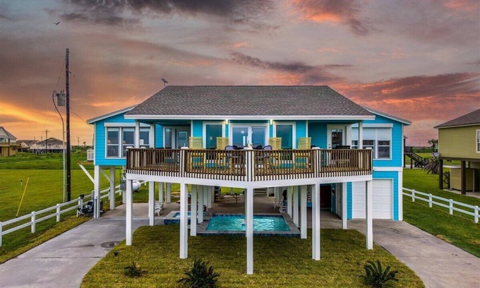Port Bolivar House | New! Gulfwinds - Beachfront, Heated saltwater pool & spa, 3BR/2Ba, dog-friendly!