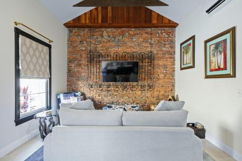 Historic District - North Apartment | New! Historic 1bed/1bath Suite Steps to River St!