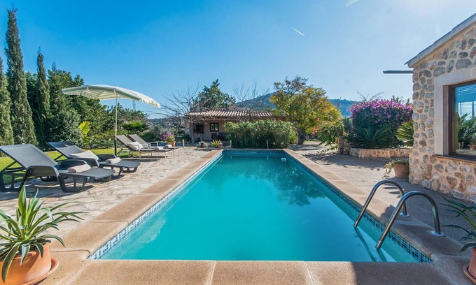 Inca Villa | NEW! Holiday House with huge pool just 15 min from the beach, Inca Mallorca