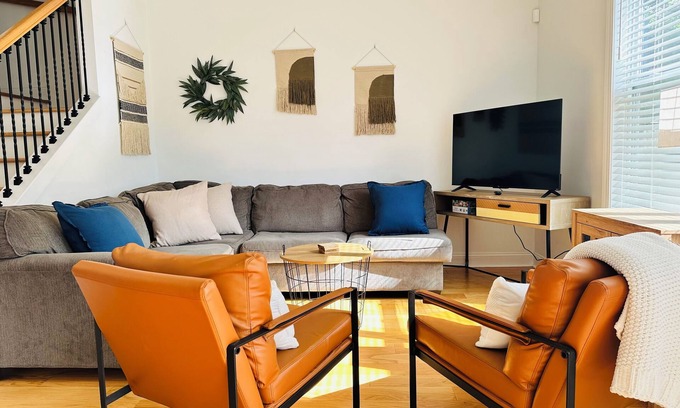 North Charleston House | New home 2 minutes from Park Circle!