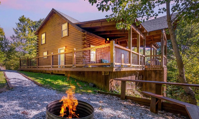 Rockbridge Cabin | New in ground pool! 5 br pet-friendly lodge on 17 wooded acres.