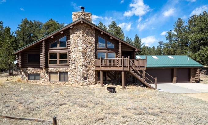 Lake George Cabin | NEW Indian Paintbrush Log Cabin -Sleeps 12+ on scenic horse ranch with views!