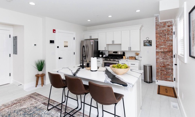 Sandusky Condo | NEW! Inn at Fulton Units 2 & 3