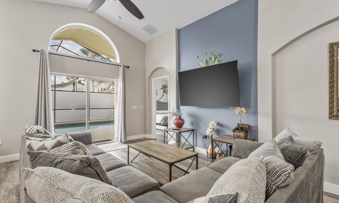 Kissimmee House | NEW King Bed Glow In The Dark Kid's Cave