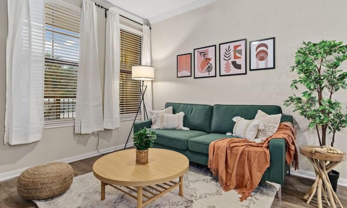 Lazybrook/Timbergrove Apartment | New! King Bed Trendy 1 BR Resort Style w/Pool