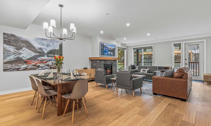 Canmore Condo | New Large & Fabulous -1500sqft,Hot Tub, BBQ
