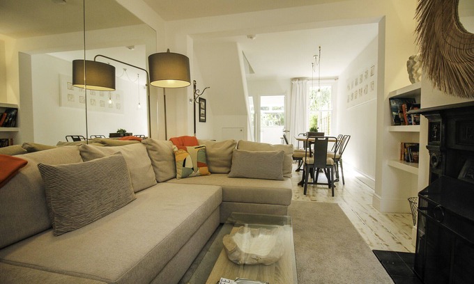 New Forest District Cottage | *New List *Nutshell Cottage. 3 bed/2 bath, west facing garden off high street.