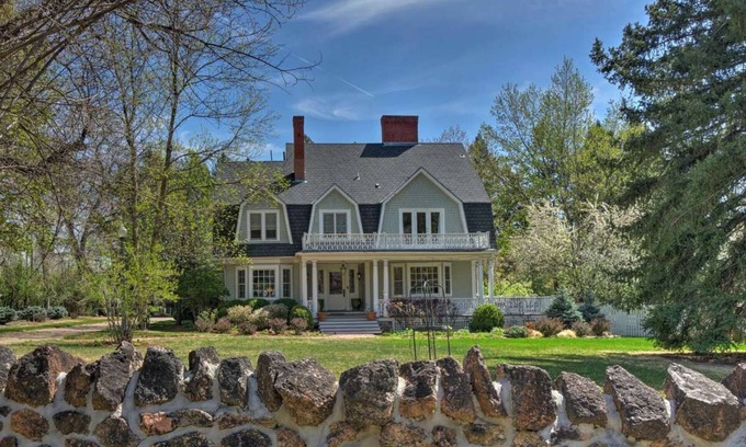 Broadmoor House | New Listing! Beautiful Broadmoor Estate - One block from the Broadmoor Resort