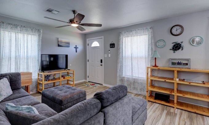 Ingleside House | New Listing! Close to local parks, shopping and restaurants