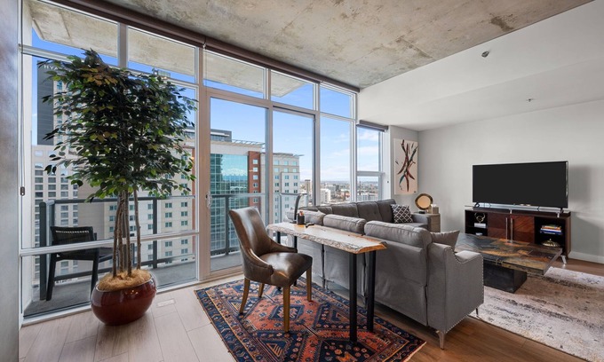 Downtown Denver Condo | New Listing! Downtown Living At Its Finest at The Spire - Executive Rental