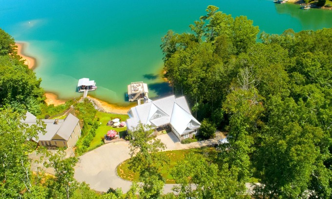 Blairsville Cabin | New Listing-Havenly Heaven-Amazing home w/private dock 4 boating