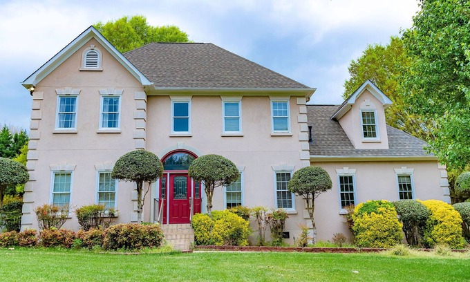 Mooresville House | New Listing! Large Luxury House with HUGE backyard near Lake Norman & Charlotte!