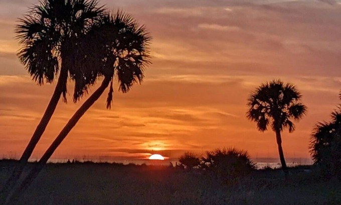 Treasure Island House | NEW LISTING! Newly Renovated Home- Treasure Island - Isle of Palms