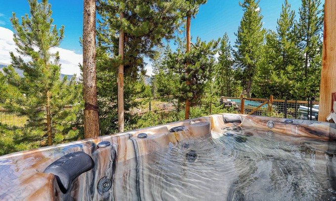 Grand Lake Cabin | *New Listing* Pet Friendly 3-bedroom and 3-bathroom cabin near RMNP!