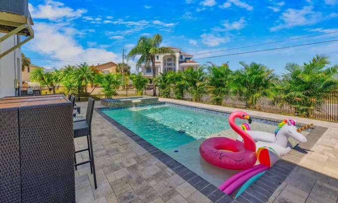 Spring Hill House | New Listing - Private Estate w/Heated Pool+Arcade+Pickleball+Kayaks+Waterfront