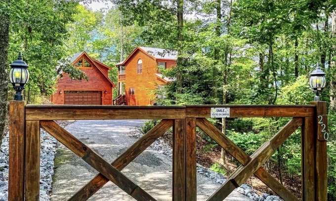 Mineral Bluff Cabin | New Listing - Private Luxury Lodge with Majestic Views